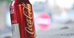 Lata típica de refresco de la compañía Coca-Cola. Adrian Scottow (Flickr)