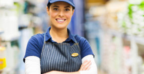 Imagen de una trabajadora de un comercio