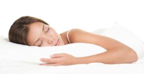 Mujer durmiendo. Ariwasabi (iStock)