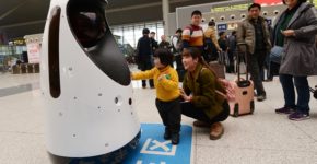 Imagen de un robot policía de China. Zhang tao (GTresOnline)