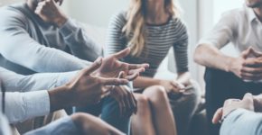 Imagen de una reunión de trabajo. G-stockstudio (iStock)