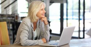 Consejos para cambiar de trabajo si tienes más de 50 años (Canva)