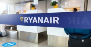 Ryanair busca nuevos empleados para verano (AdobeStock)