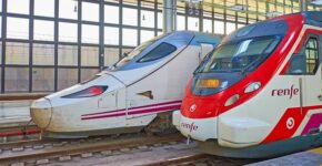 Renfe busca personal para sus estaciones (AdobeStock)