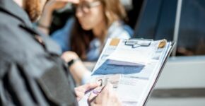 Hasta 12.000€ de multa: Inspección de Trabajo avisa a estas personas (Adobe Stock)