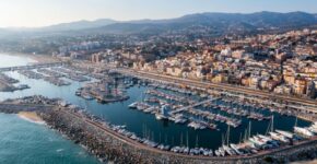 Este lindo pueblo ofrece empleo y alojamiento gratis (Adobe Stock)