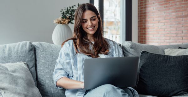 SEPE publica nuevas ofertas de trabajo con 100% teletrabajo (Adobe Stock)