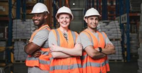 El SEPE busca mozos de almacén en varias ciudades de España (Adobe Stock)