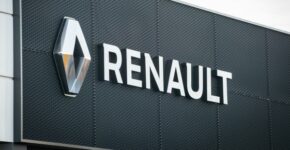 Renault busca 300 operarios de producción y no se requiere experiencia (Adobe Stock)
