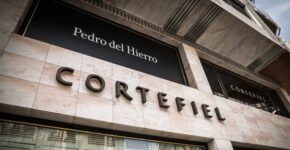 Tendam lanza 148 ofertas de empleo para la campaña de Navidad en sus tiendas (Adobe Stock)