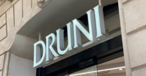 Trabaja en Druni la marca busca dependientesas para sus tiendas (Adobe Stock)