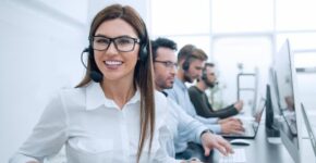 Se buscan teleoperadores (Adobe Stock)